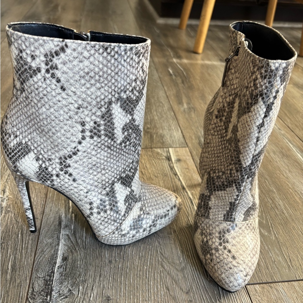 NWOT- Schutz snake print ankle booties
